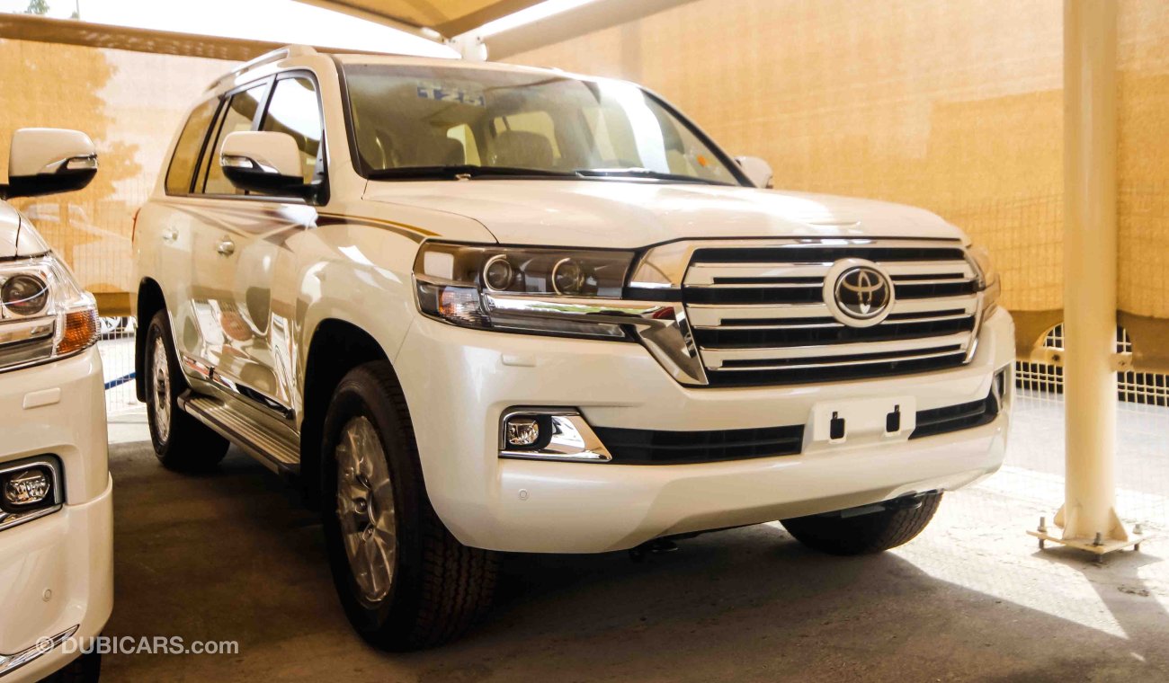 Toyota Land Cruiser GXR V8 White Edition