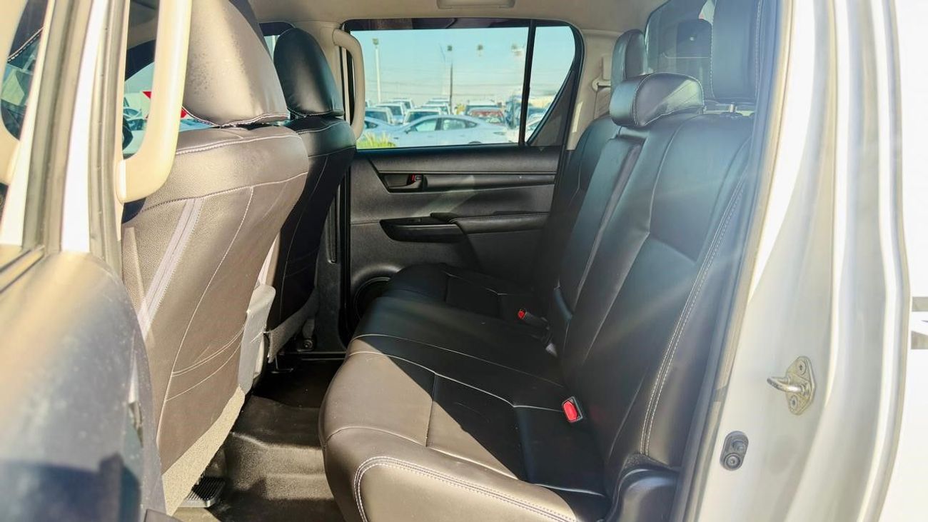 تويوتا هيلوكس 2019 | 2.8L DIESEL ENGINE | AT | RHD | ROOF RACK | SPORTS BAR | TOW HITCH | MULTIMEDIA SCREEN | PREM