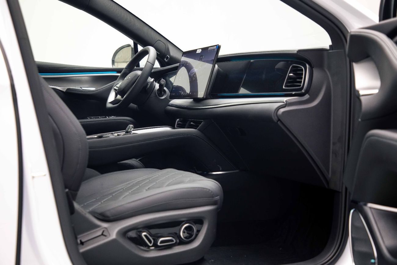 BYD Sealion 7 RWD Intelligent Driving - White Inside Black | Export Only