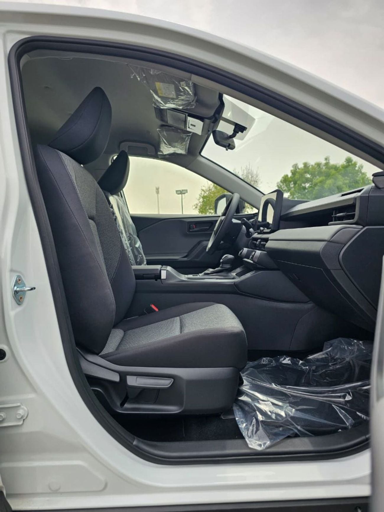 Toyota RAV4 LE || 2.0L PETROL V4 AWD | 10.5" TOUCHSCREEN DISPLAY | REAR CAMERA (CODE # RVPLEF)