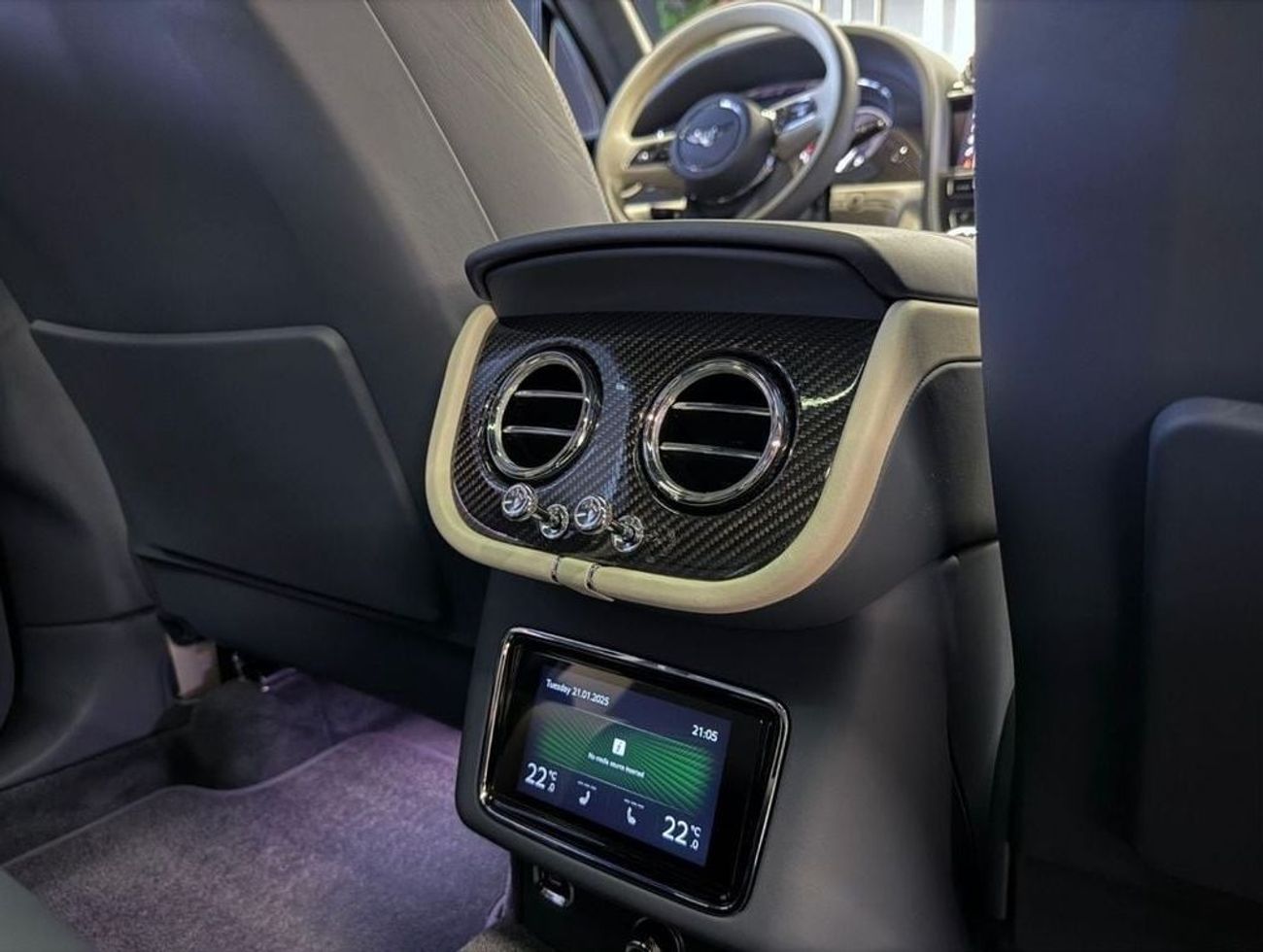 بنتلي بينتايجا 2022 BENTLEY BENTAYGA S V8 /GCC/ DEALER WARRANTY AND SERVICES