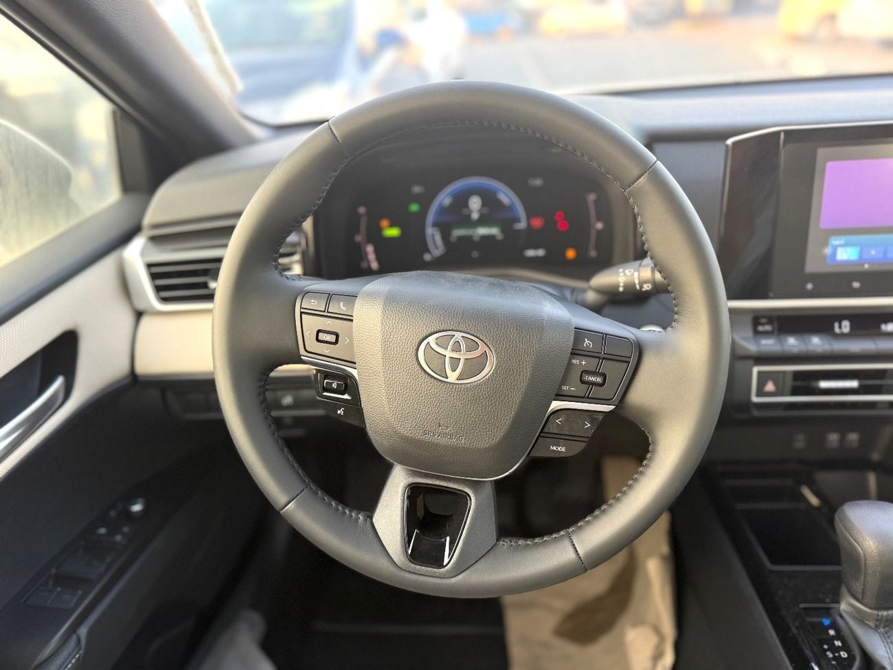 تويوتا كامري XLE 2.5L Hybrid