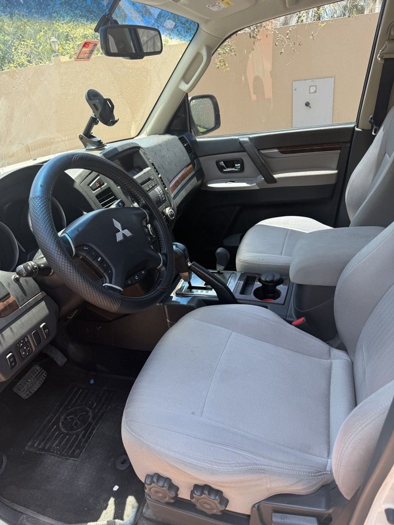 Mitsubishi Pajero GLS Mitsubishi Pajero / Shogun / Montero 2014 GCC specs