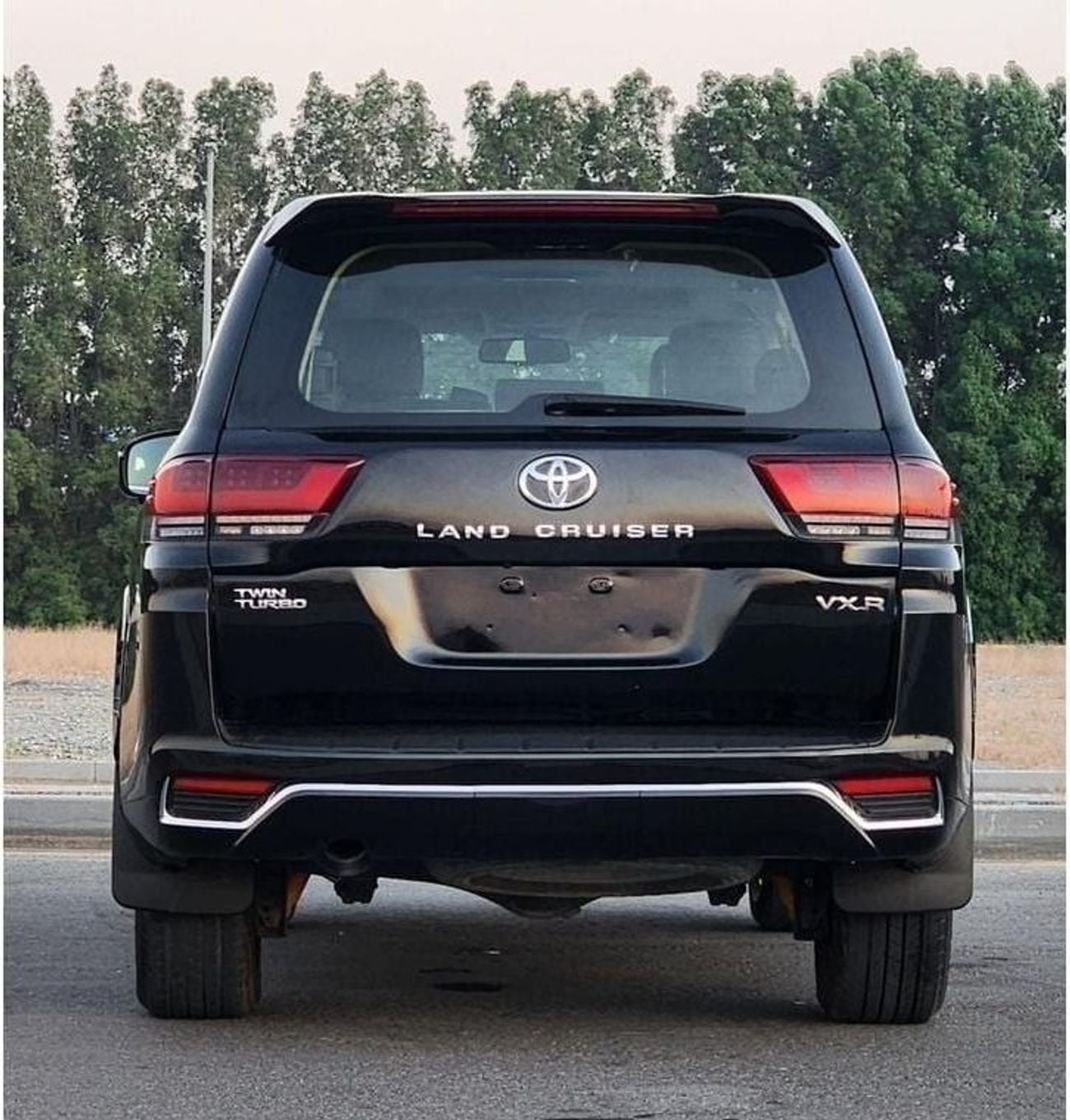 Toyota Land Cruiser 2017 Modified to 2024 VXR Full Option Very Clean Sunroof | CoolBox | Electric Seats | Leather Seats