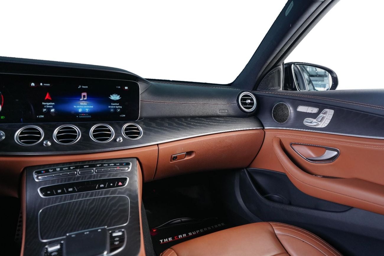 Mercedes Benz E300 AMG AMG Package-GCC-Mercedes FSH-Mercedes warranty and service valid till 12/2027