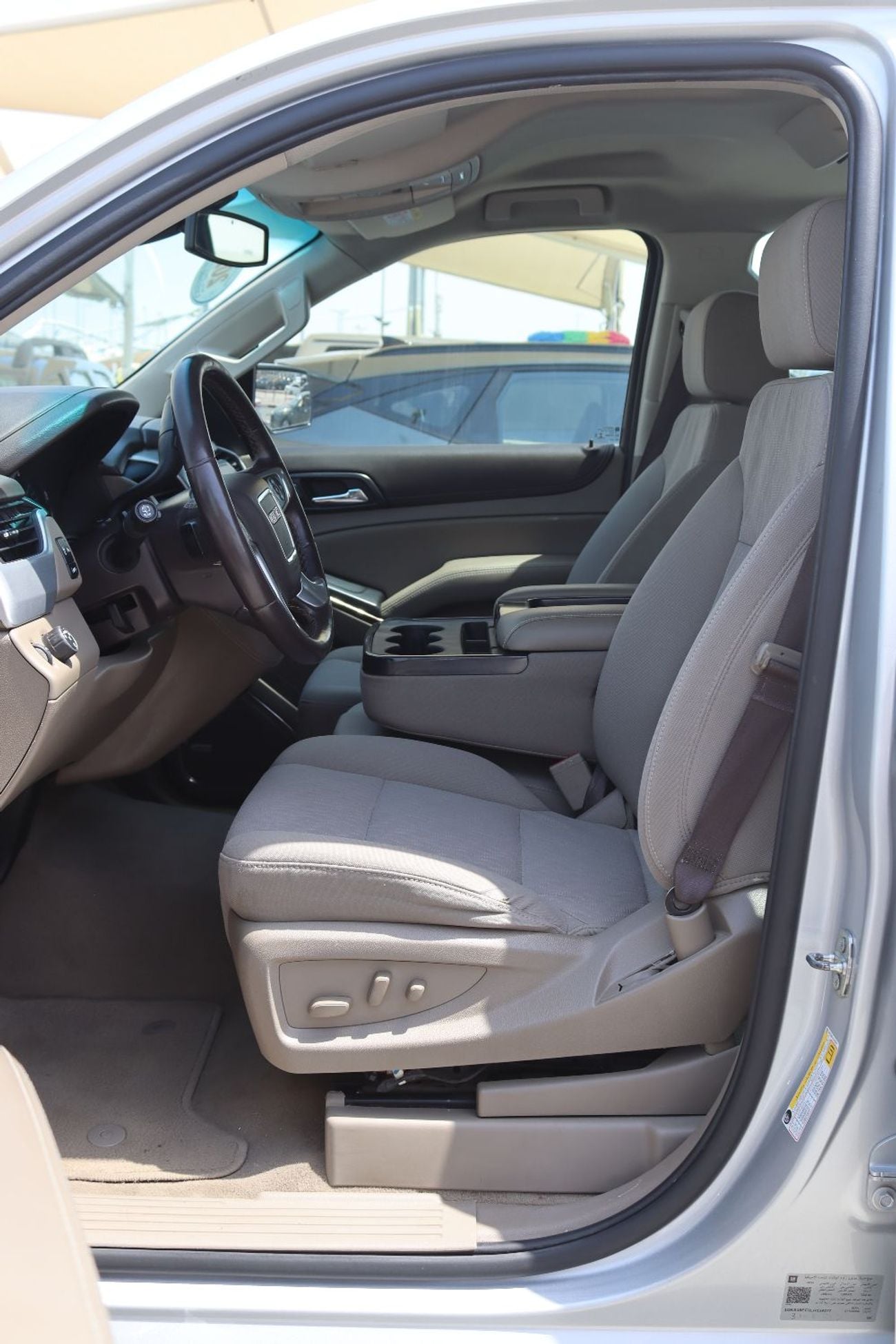 جي أم سي يوكون XL جى أم سى يوكون XL- خليجى - 2020 - بدون حوادث - بمحرك 5.3 - عدد8سلندر-7مقاعد -بحاله ممتازه