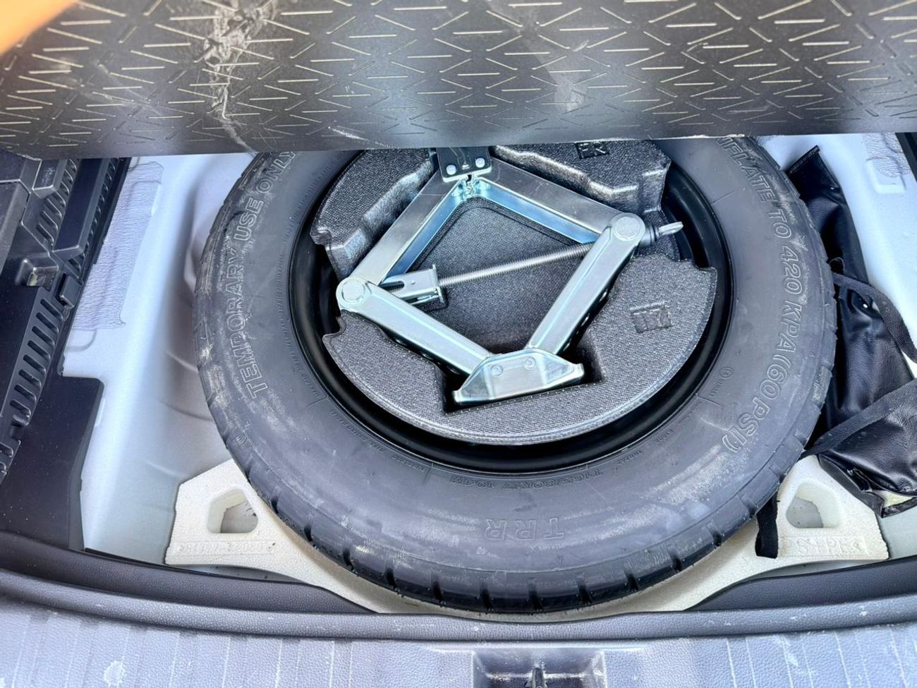 Toyota RAV4 2021 Toyota Rav4  XLE 2.5L full option + sunroof + Push start + alloy rim + Radar + keyless Entry  e