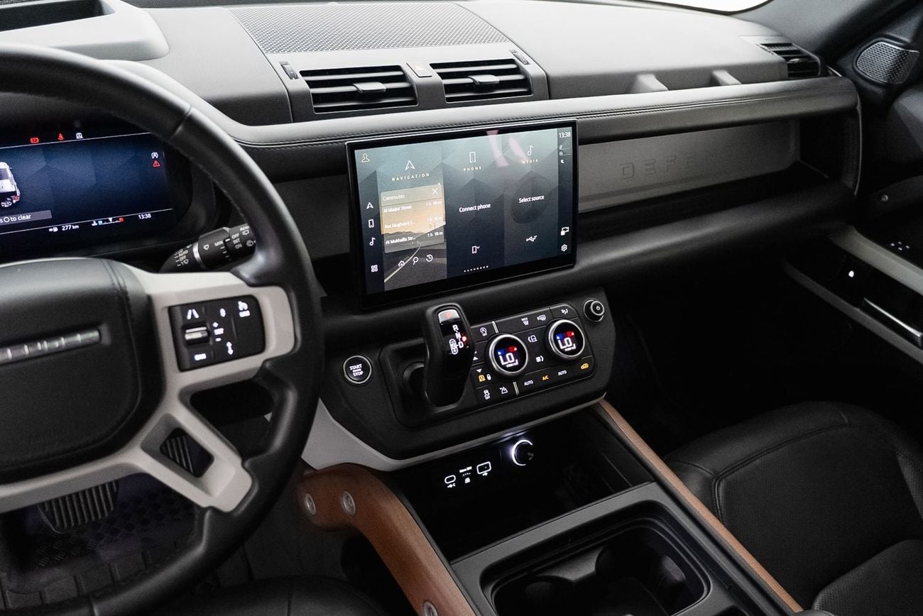 Land Rover Defender P400 110 HSE 3.0L (5 Seater)