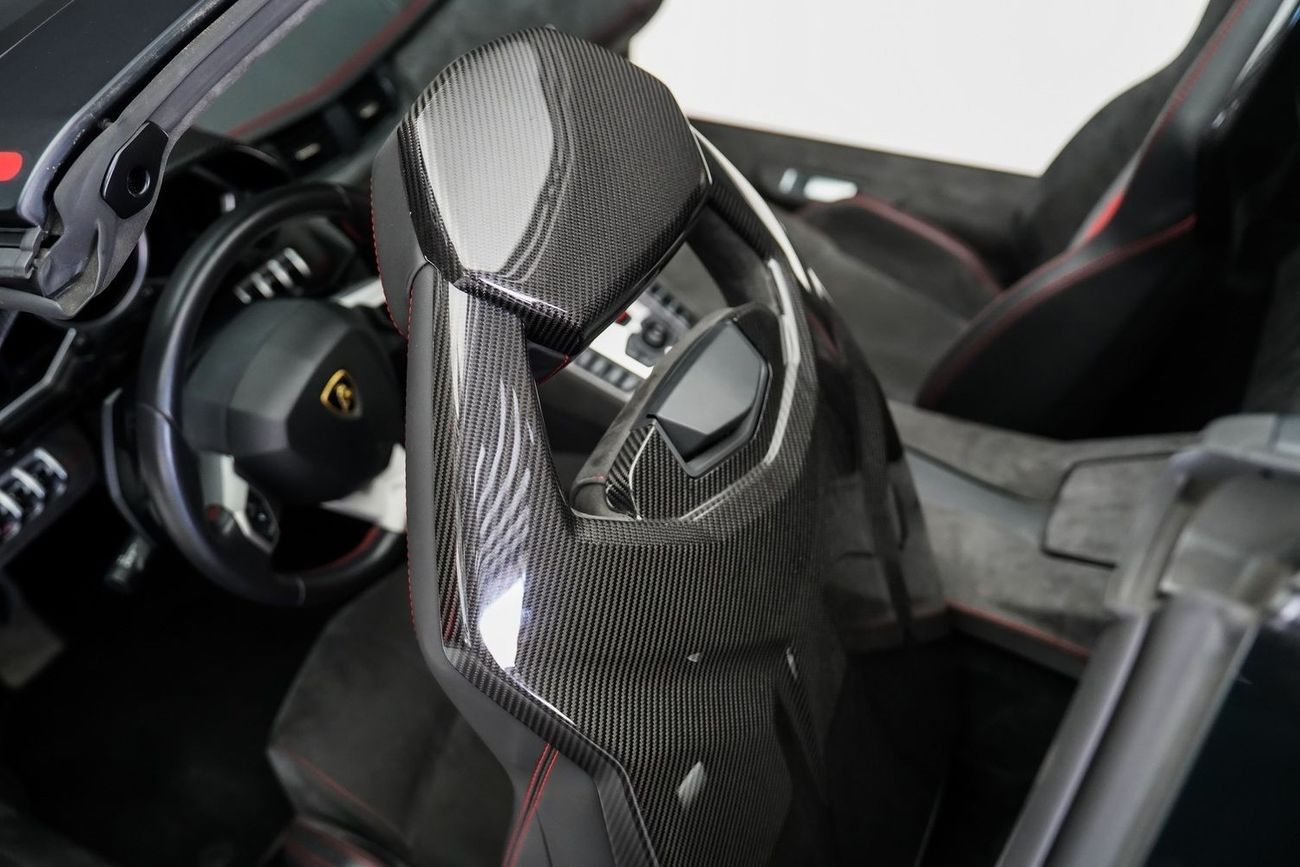 لامبورغيني أفينتادور 6.5L V12 Aventador Roadster Pirelli Edition