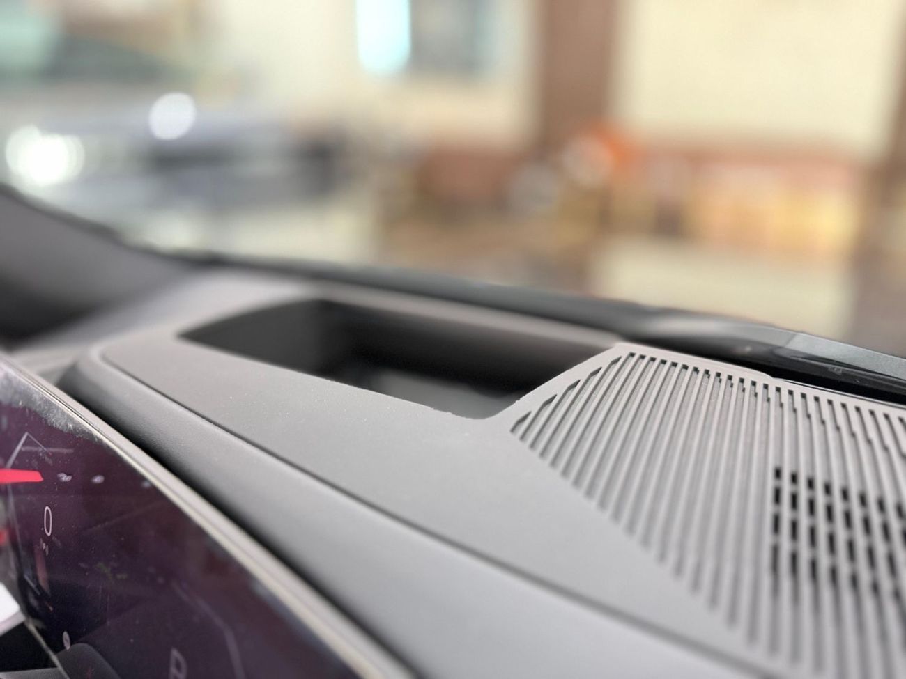 بي أم دبليو 520i BMW 520I M SPORT 2024 UNDER WARRANTY FULL OPTION