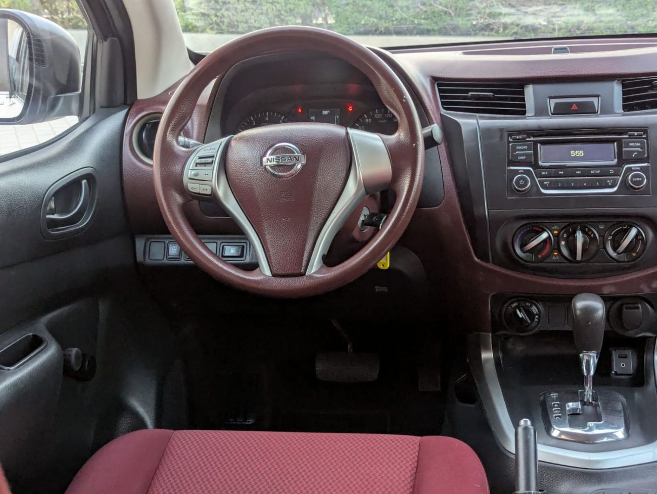 Nissan Navara Nissan navara 2022 white colour red interior automatic gear
