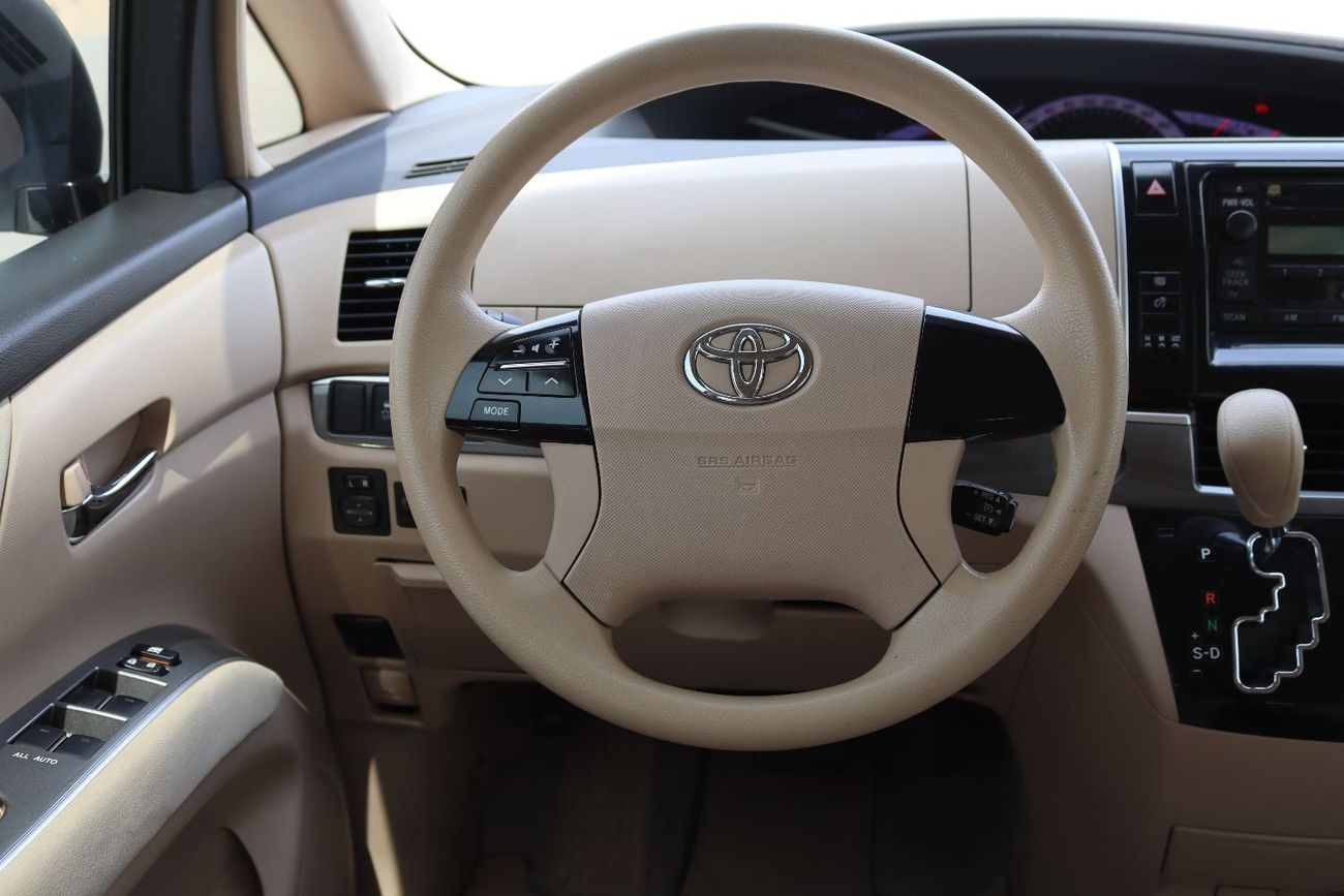 Toyota Previa ACCIDENTS FREE - GCC - ORIGINAL PAINT - S - PERFECT CONDITION INSIDE OUT