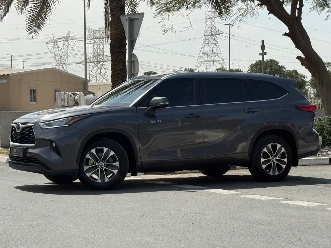 تويوتا هايلاندر 2.5L Hybrid GXR (AWD)