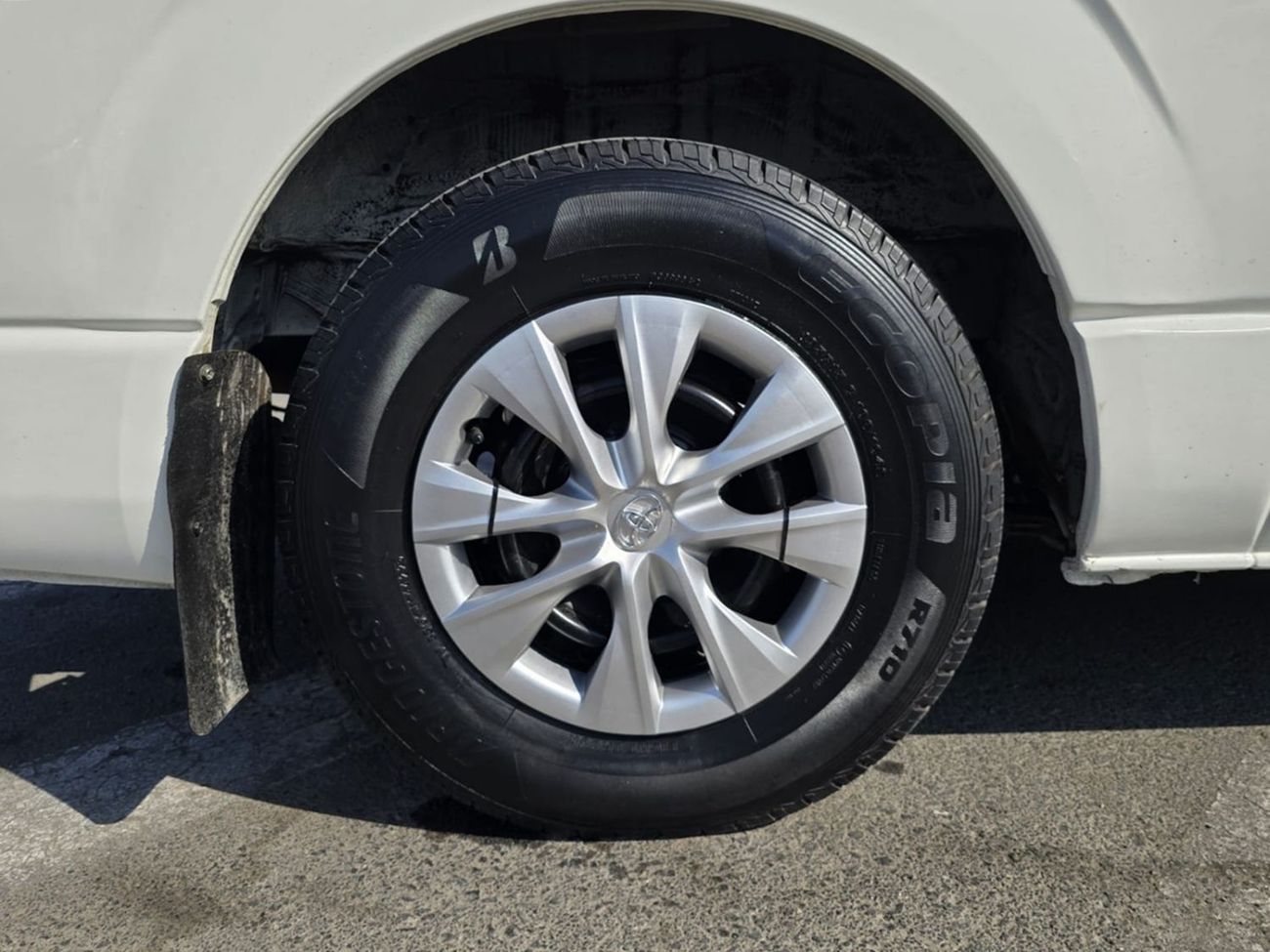 Toyota Hiace TOYOTA HIACE COMMUTER VAN RHD 2016 MODEL 3.0 L DIESEL AUTOMATIC(PM30307)