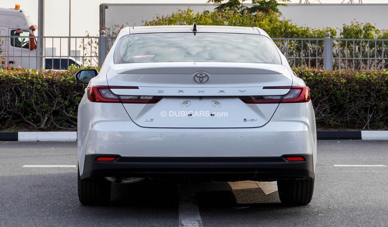 Toyota Camry LE 2.5 L Hybrid