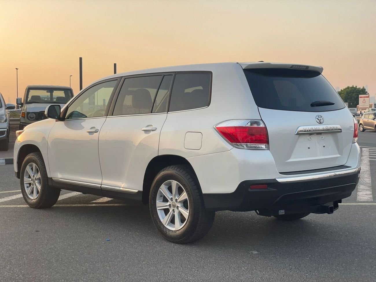 تويوتا هايلاندر 2012 Toyota Highlander LE+ MidOption - 3.5L V6 - 7 Seater - Fully Maintained - 90,000 Mileage