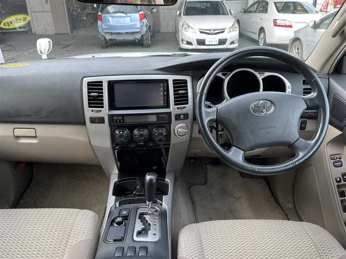 Toyota Hilux Surf interior - Cockpit