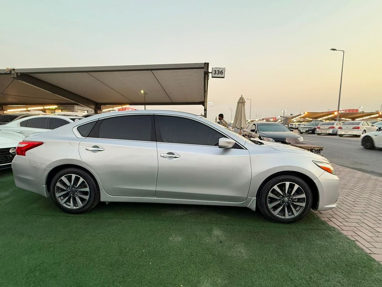 Nissan Altima SV Top-of-the-line trim, excellent condition