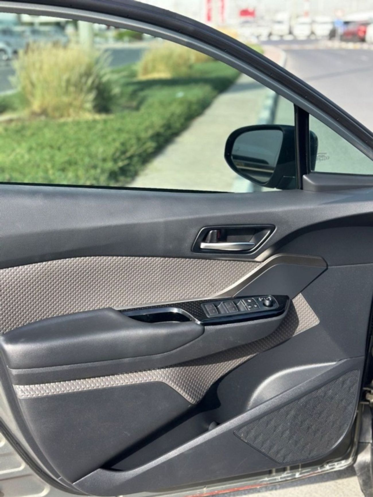 Toyota CHR Limited ,leather seats,electric seats, blind spots Full Option