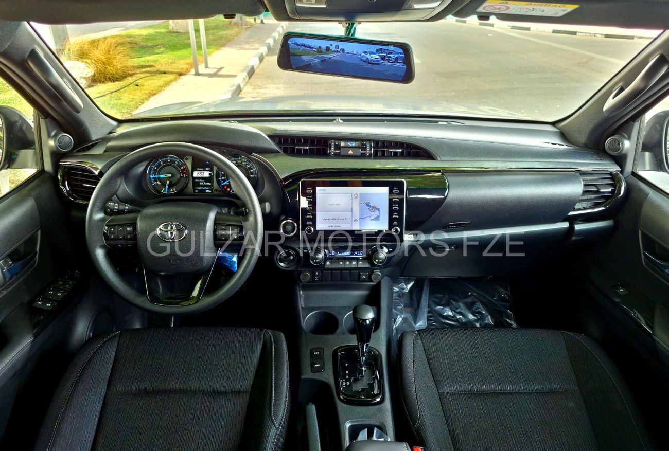 تويوتا هيلوكس HILUX ADVENTURE PETROL 4.0L - FULL WITH COMPRESSOR - WHITE INSIDE BLACK - OMANI