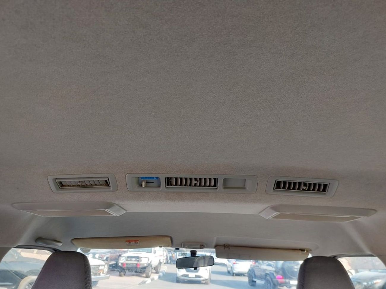 تويوتا هاياس TOYOTA HIACE WAGON VAN 2011 RHD 2.7 L PETROL AUTOMATIC (PM23267)