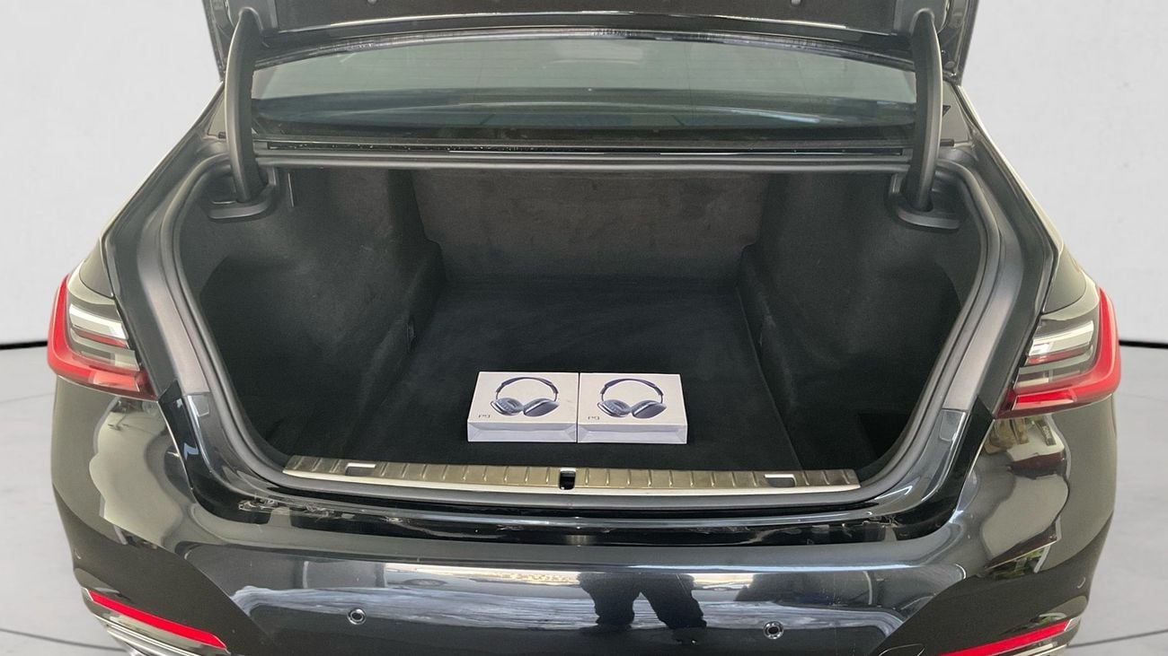 بي أم دبليو 730Li Pure Excellence | upto AED 20,000 Ramadan Discount | شامل الضمان | 0 ﺪﻔﻋﺓ ﺃﻮﻟﻯ