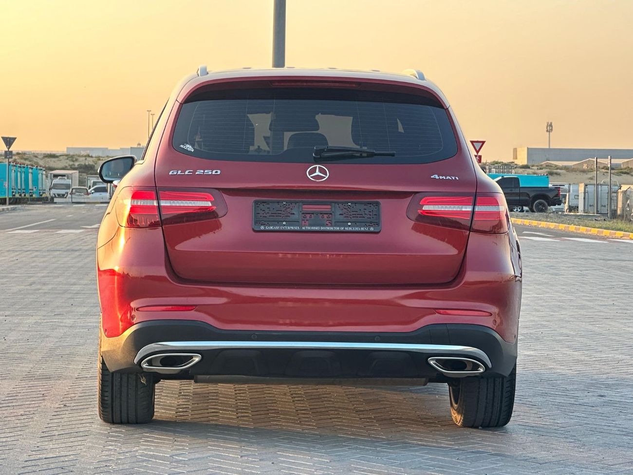 مرسيدس بنز GLC 250 4MATIC 2.0L