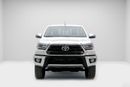 تويوتا هيلوكس GLX 2.7L - White Inside Maroon | Export Only
