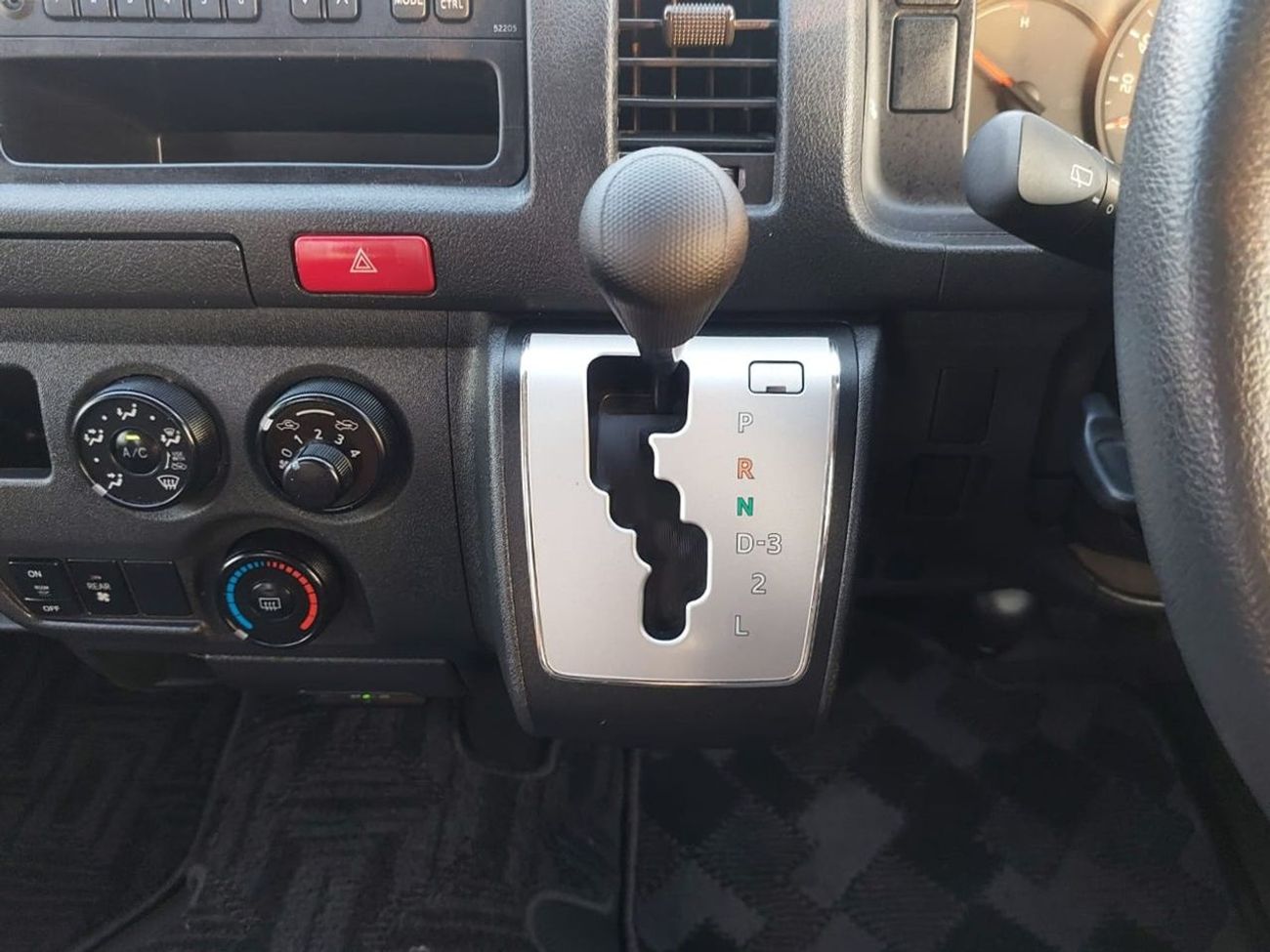 تويوتا هاياس TOYOTA HIACE COMMUTER VAN RHD 2014 MODEL 2.7 L PETROL AUTOMATIC(PM06274)