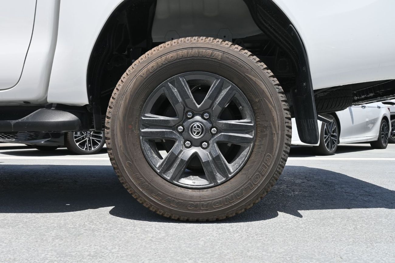 تويوتا هيلوكس Toyota Hilux SR5 GLXS 2.7L Petrol, Automatic 4WD, Model 2025, Color White