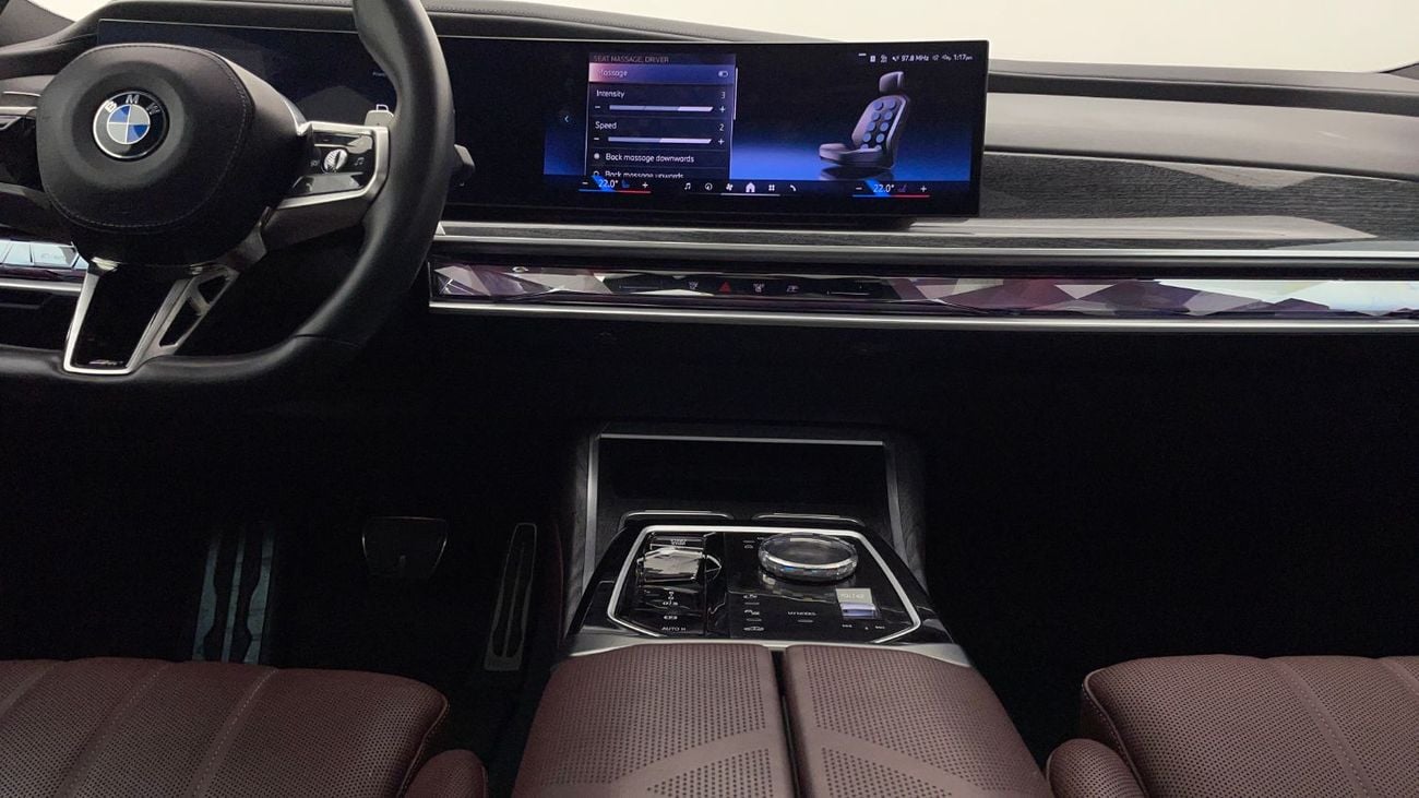 بي أم دبليو 740i 3L 2023 | 0 DP | 3942/Month | 30 Day Return | Service History