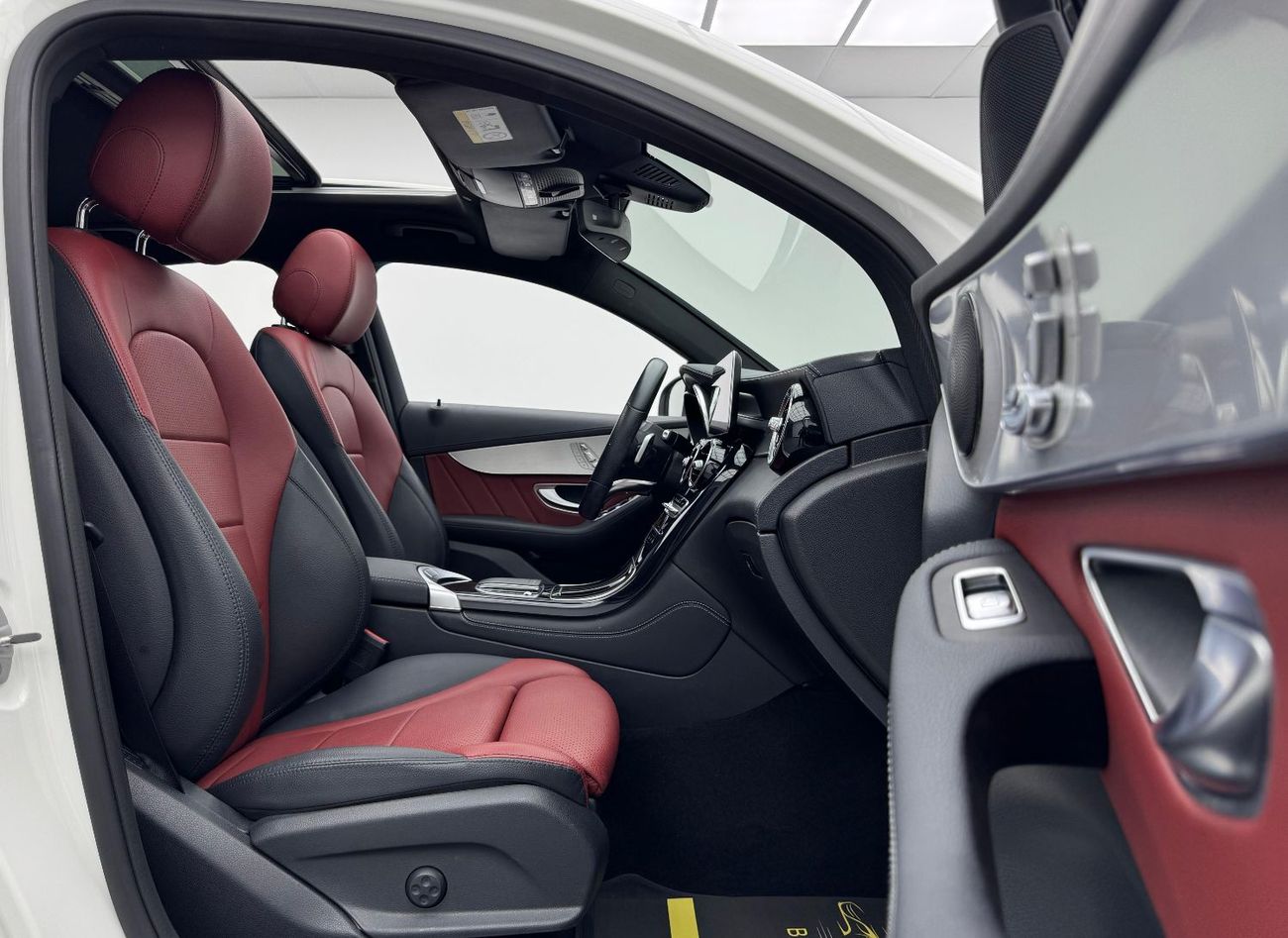 مرسيدس بنز GLC 200 Std 2.0L 2021 Mercedes Benz GLC200 AMG 4MATIC, Warranty, Full Mercedes Service History, GCC