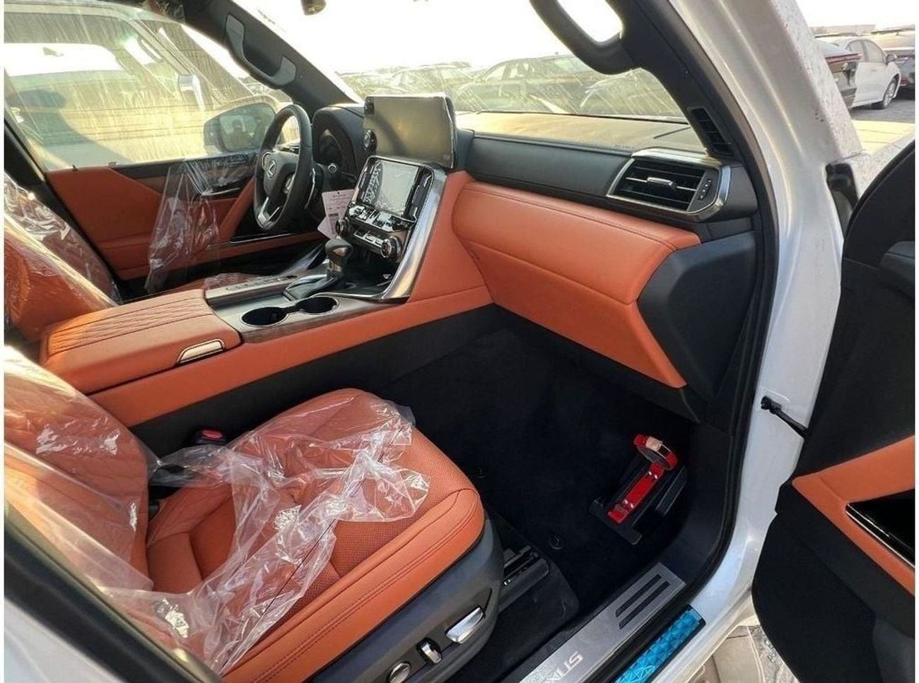 Lexus LX 600 LX 600 3.5L VIP 4 SEATER AUTOMATIC TRANSMISSION ( FOR RE- EXPORT ONLY )