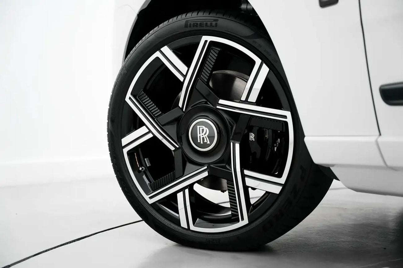 Rolls-Royce Cullinan BLACK BADGE WITH WARRANTY AND SERVICE CONTRACT