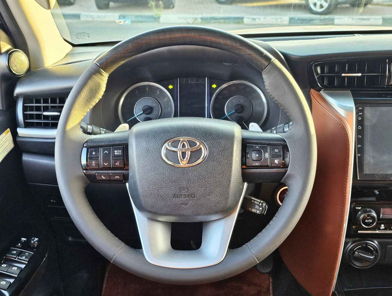 Toyota Fortuner VXR V6/ 4WD/ AUTO TRUNK/TRIPTONIC/ DVD/ HEAD REST/ LEATHER/ EXPORT ONLY / LOT# 31141