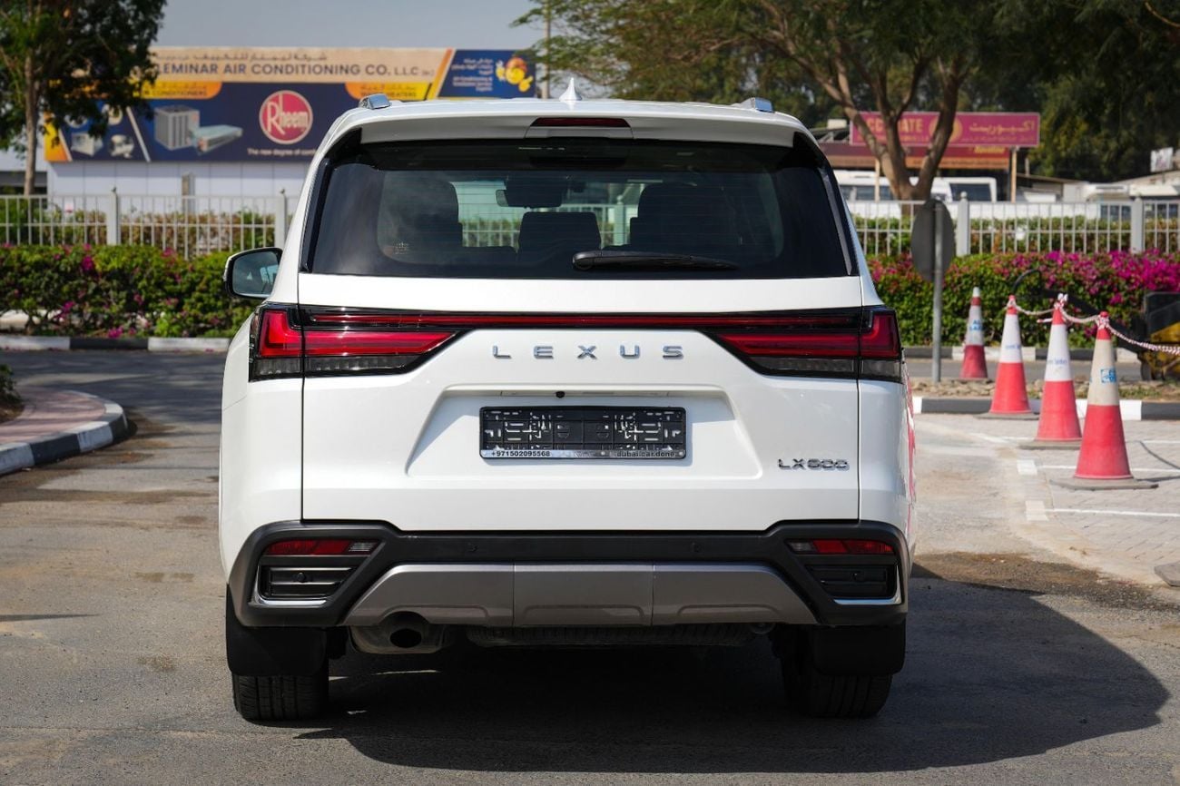 Lexus LX 600 SIGNATURE 2024!! LOW MILEAGE!! WARRANTY AND SERVICE CONTRACT FROM AL FUTTAIM