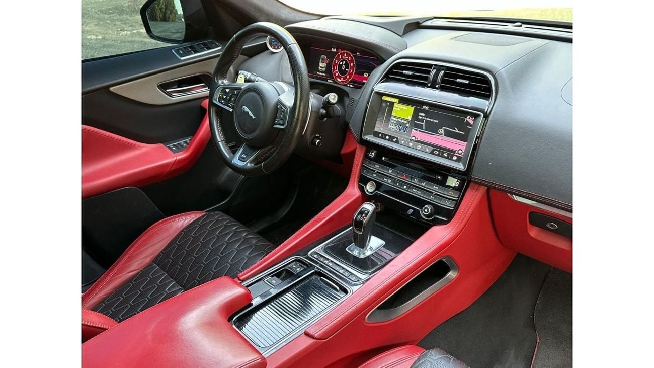 Jaguar F Pace SVR F-PACE 2020 V8 GCC ORGINAL PAINT // ACCIDENT FREE // FULL OPITION