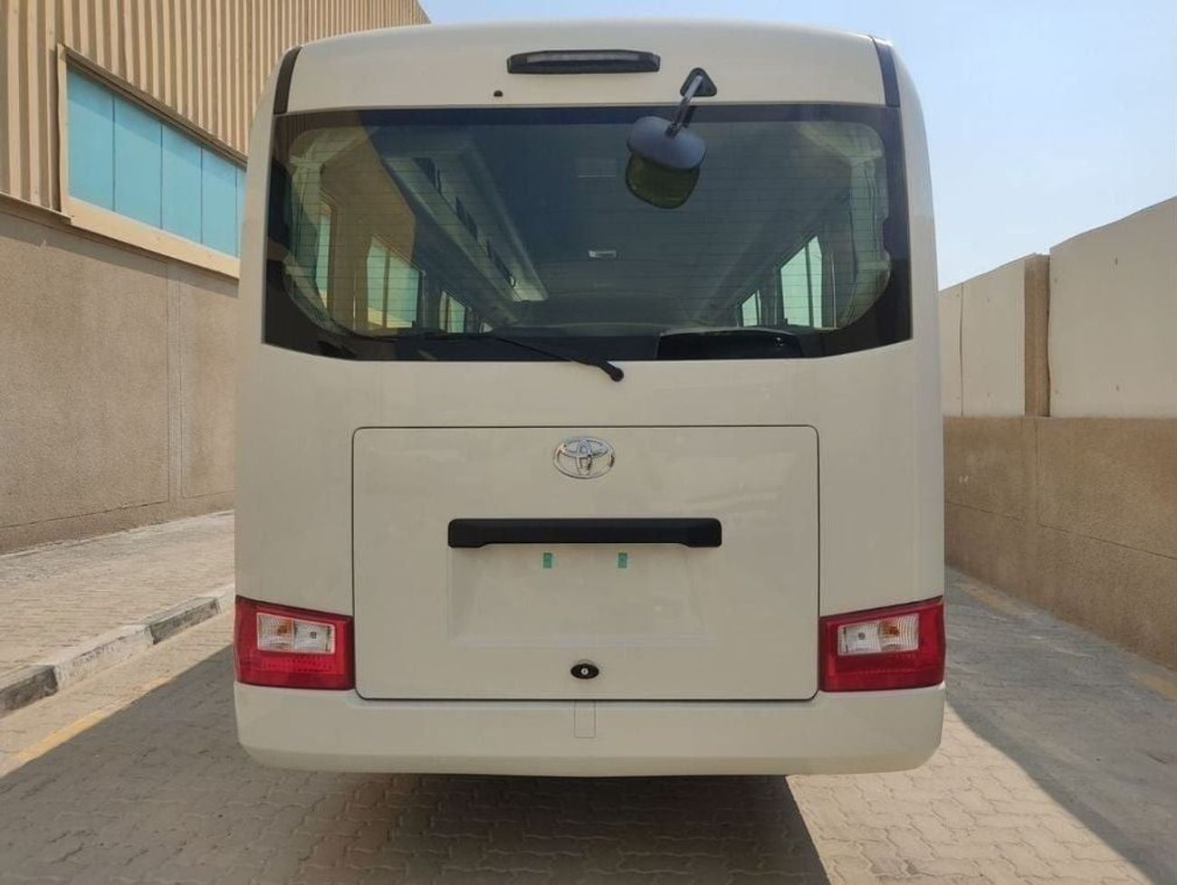 تويوتا كوستر 30 Seater Petrol