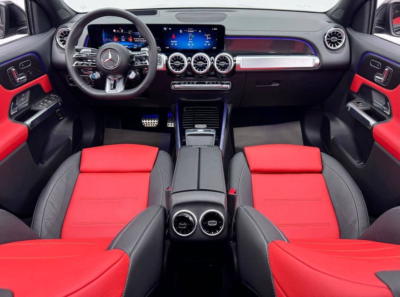 مرسيدس بنز GLB 35 AMG 4MATIC 2.0L (302 HP) 2024 Mercedes Benz GLB35 AMG 4MATIC, 2029 MB Warranty + Service Pack, Full Opti