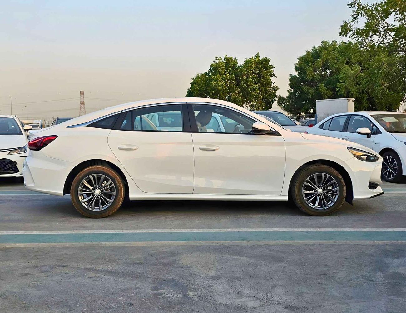 أم جي 5 180DVVT LUXURY / 1.5L PETROL / SUNROOF / LEATHER SEATS / FRONT & REAR CAMERA / CODE#MG5GF