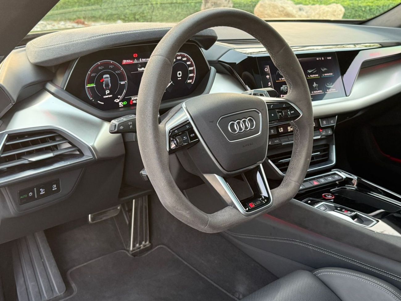 أودي اي ترون GT RS