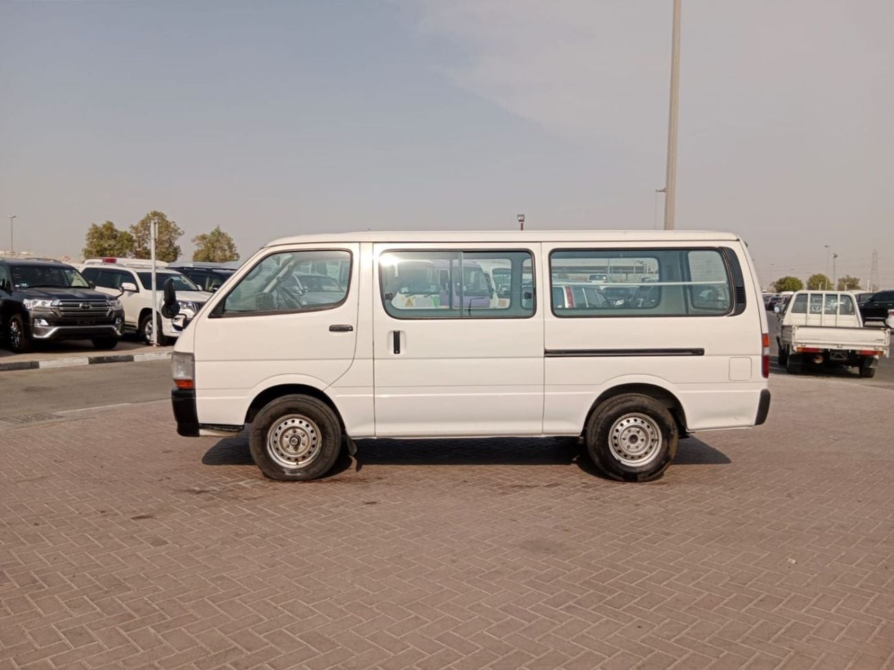 Toyota Hiace TOYOTA HIACE VAN RIGHT HAND DRIVE (PM1603)