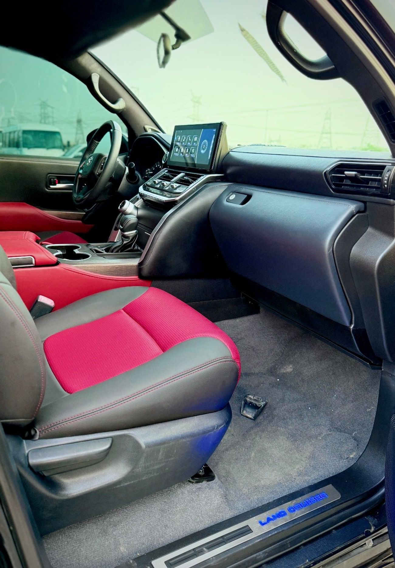 Toyota Land Cruiser 2018 Model Facelift to 2025 LC300 Exterior and Interior Both Full Option V6 Engine