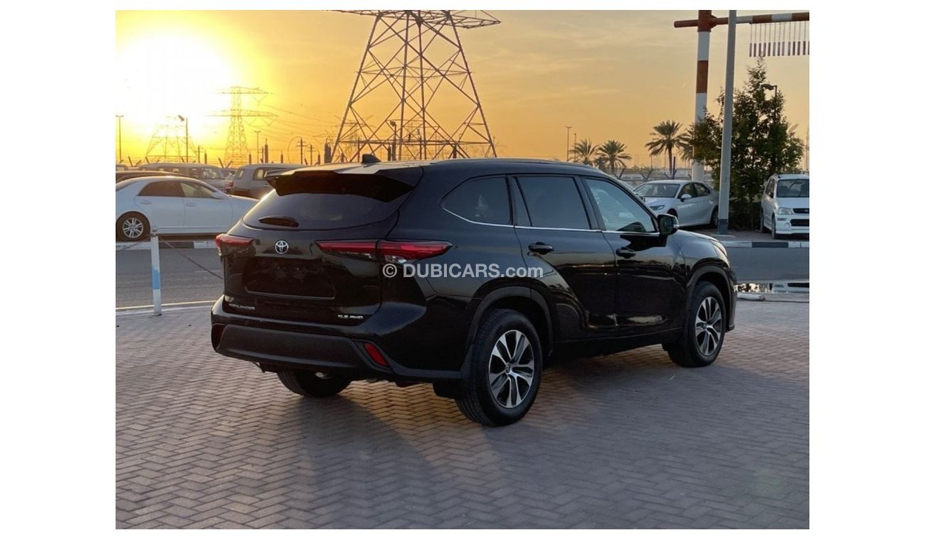 Toyota Highlander 2022 TOYOTA HIGHLANDER XLE 4x4 IMPORTED FROM USA