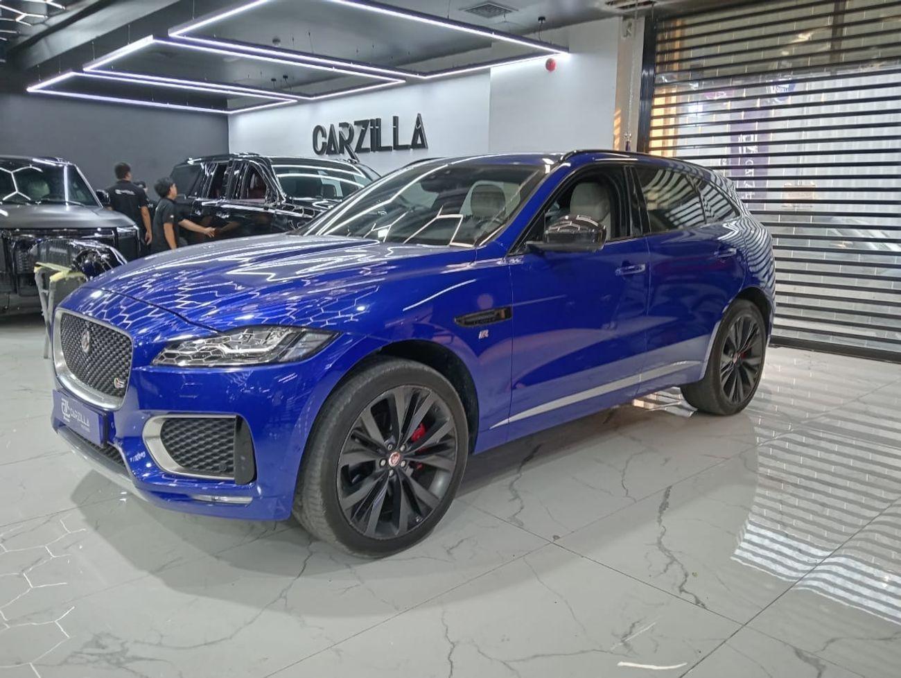 Jaguar F Pace R-Dynamic S 3.0L Jaguar F-Pace S R-Dynamic 2017 AWD | GCC Specs | Perfect Condition