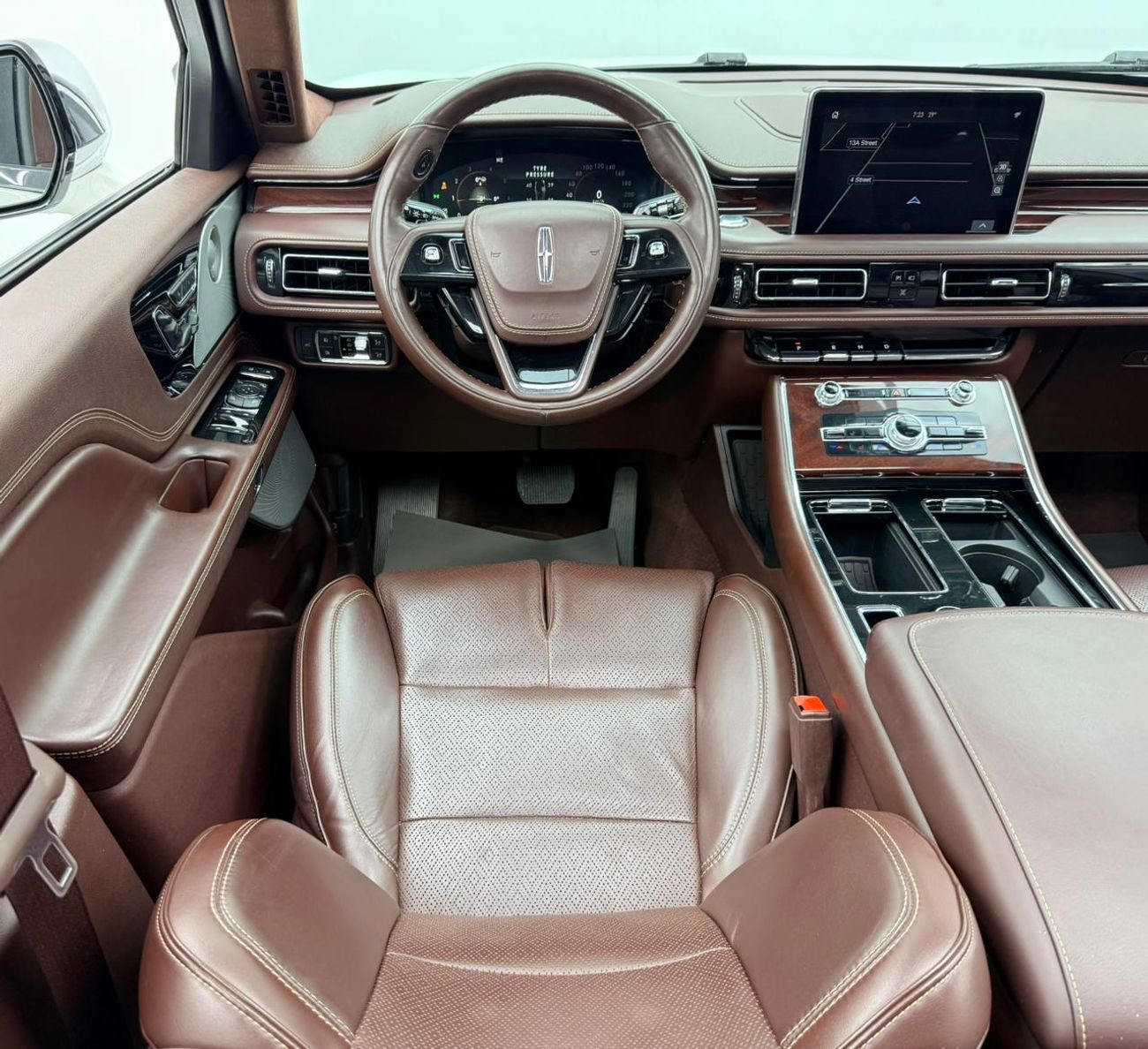Lincoln Aviator PRESIDENTIAL 2021 Lincoln Aviator Presidential, 2028 Lincoln Warranty, 2026 Lincoln Service Pack, 7 Seater, GCC