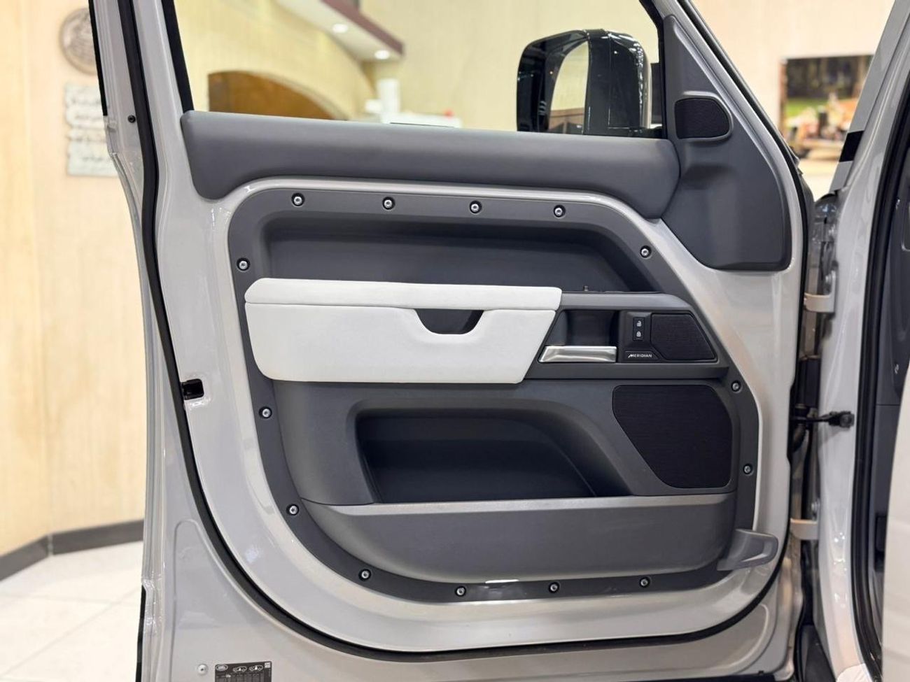 لاند روفر ديفندر  DEFENDER X DAYNAMIC HSE P 400