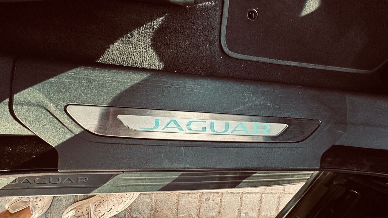 Jaguar F Pace V6 Supercharged F-Pace + HUD, Paddles, Sports mode, Cruise Control, Descent control