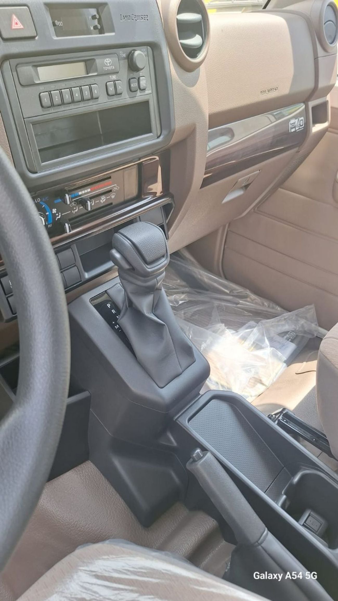 Toyota Land Cruiser 70 TOYOTA LAND CRUISER LC78 4.0L AT