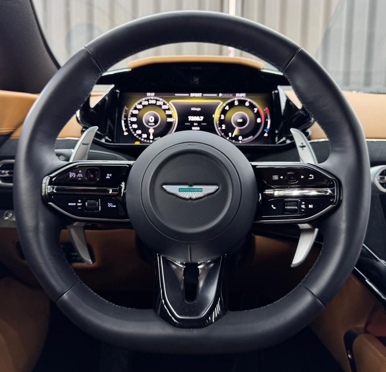 Aston Martin Vantage Standard V8